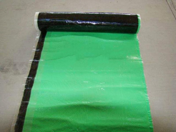 强力交叉膜自粘防水材料